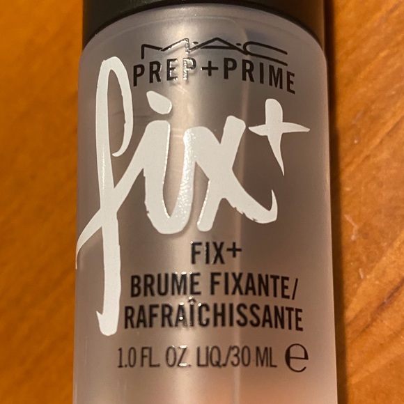 MAC Prep + Prime Fix + Finishing Mist - Picture 4 of 13